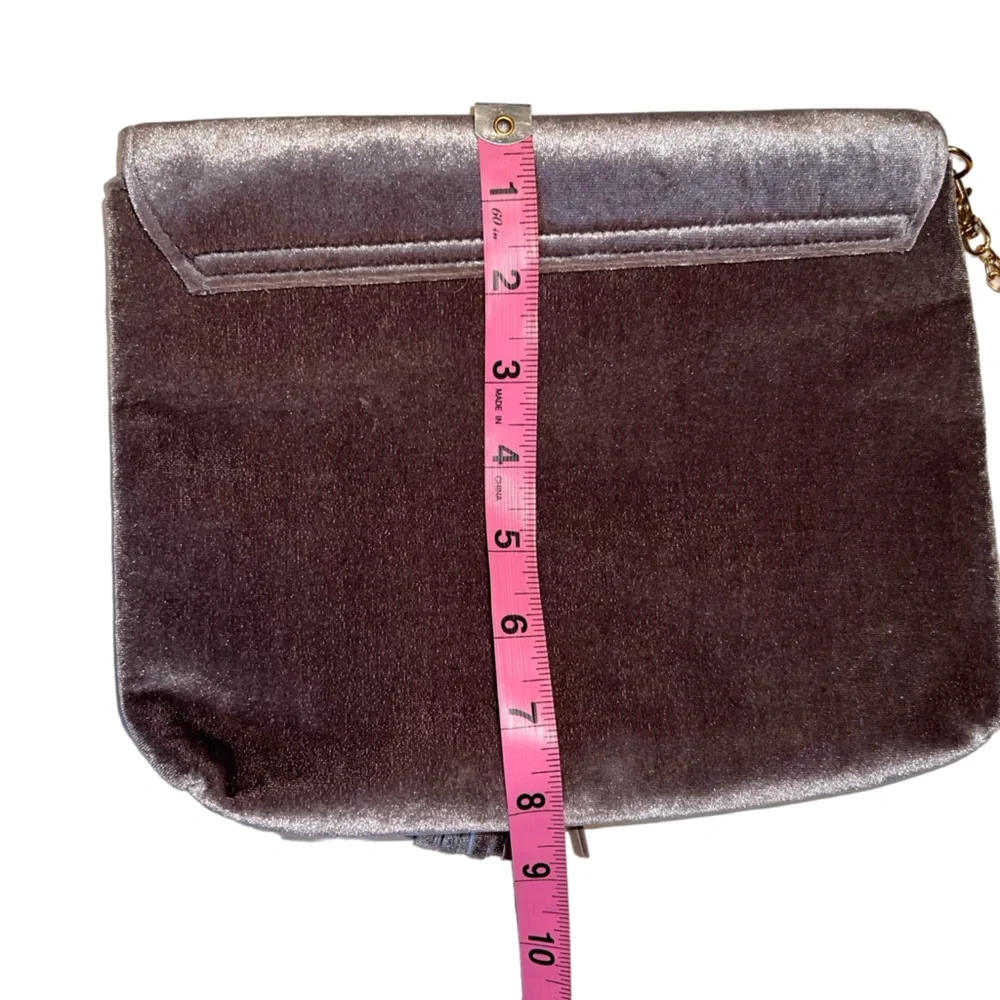 Ion Colors Brilliance Ice Lavender Velvetlike Tassled Clutch Wristlet Chain Prom